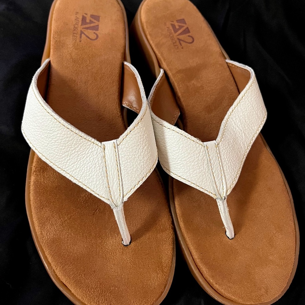 BARELY WORN "A2 BY AEROSOLES" WOMENS SANDALS - SIZE 10M!!!